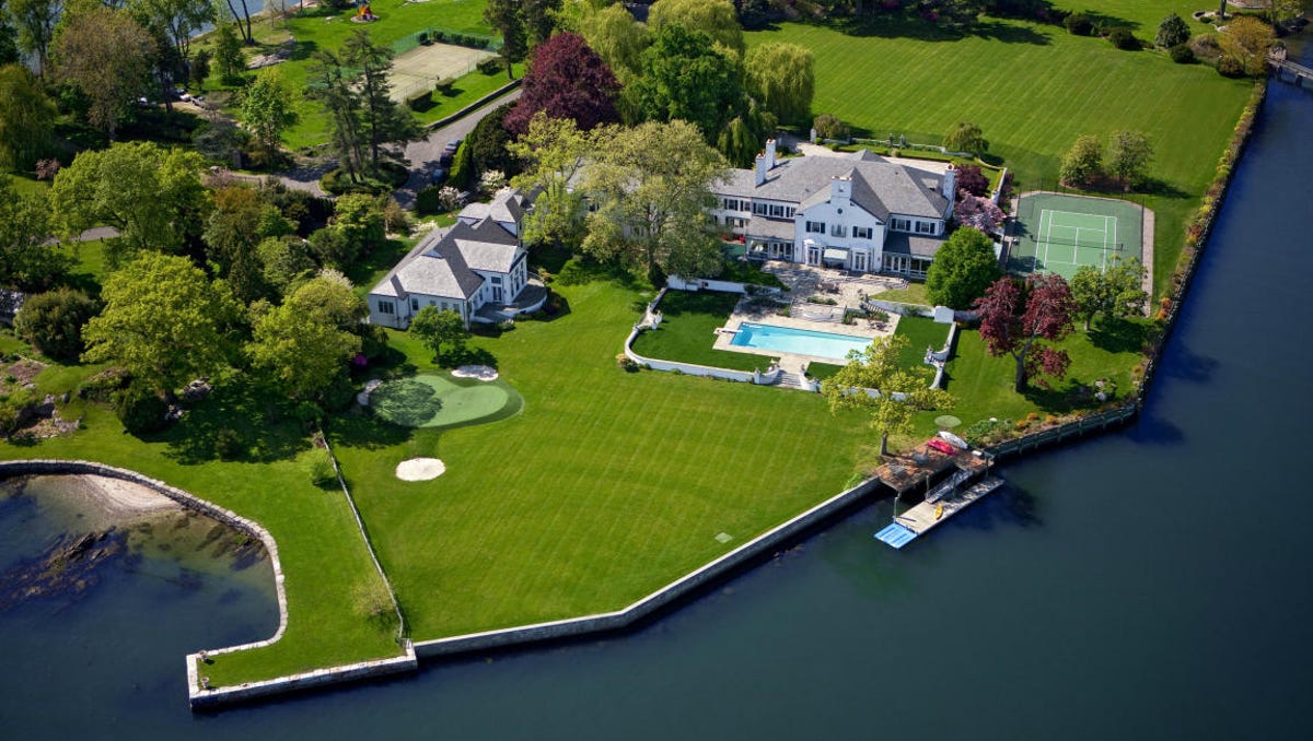 Tour Donald Trump's first mansion