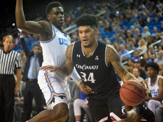 Cincinnati Bearcats guard Jarron Cumberland (34) moves