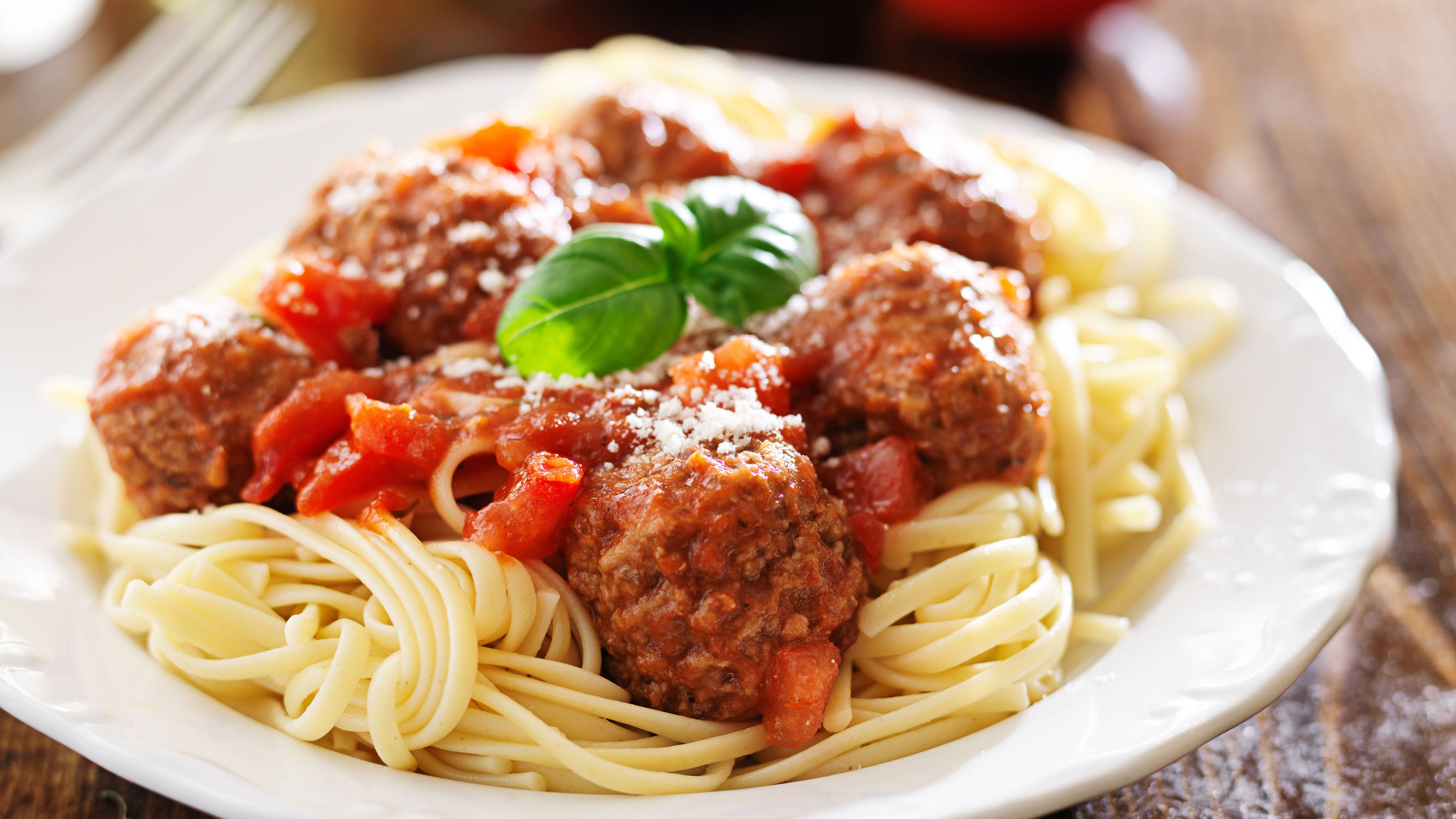 Wolfgang Puck Spaghetti With Garlic Parmesan Meatballs