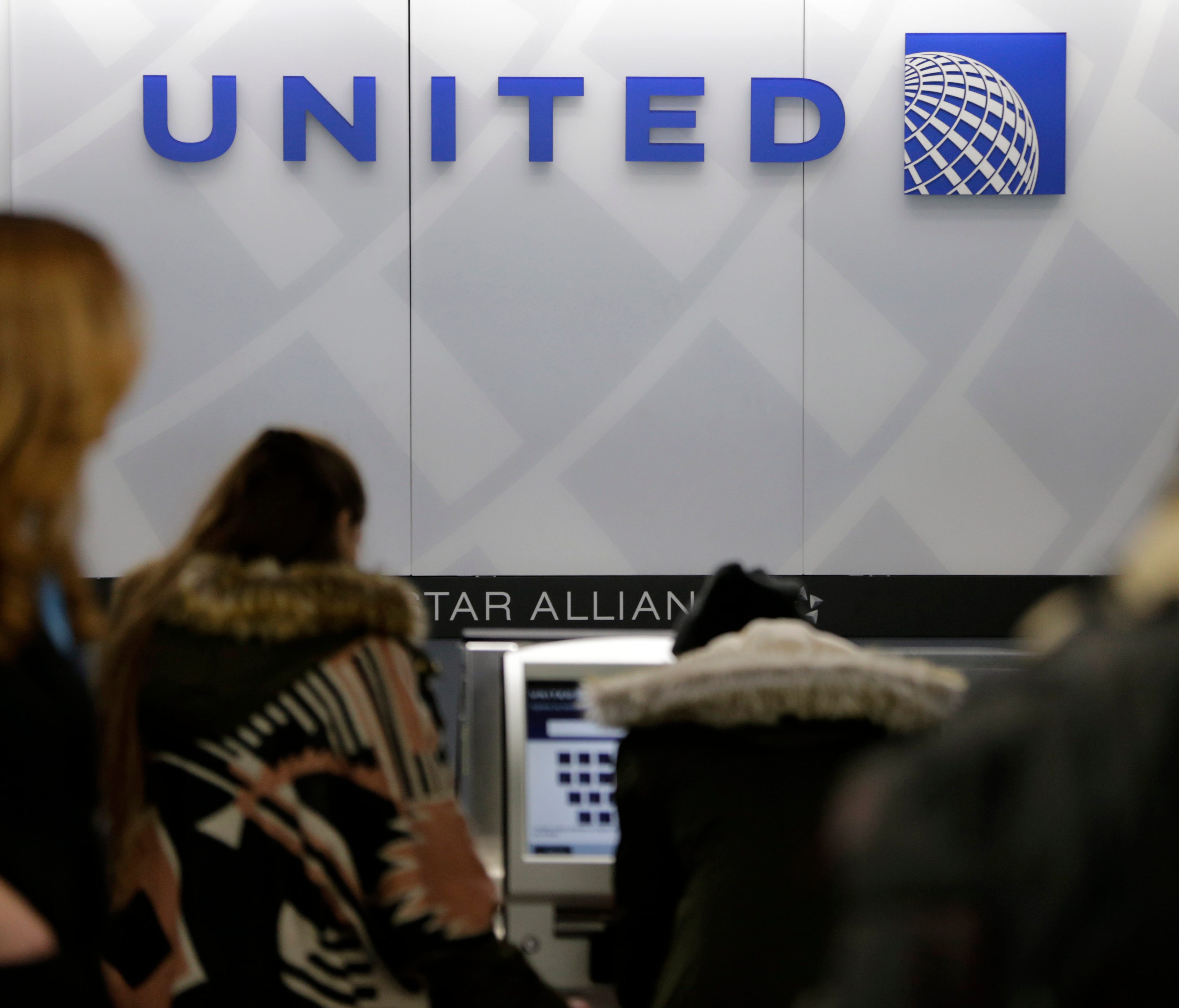 United Airlines is under fire on Twitter after denying girls in leggings entry on a flight.
