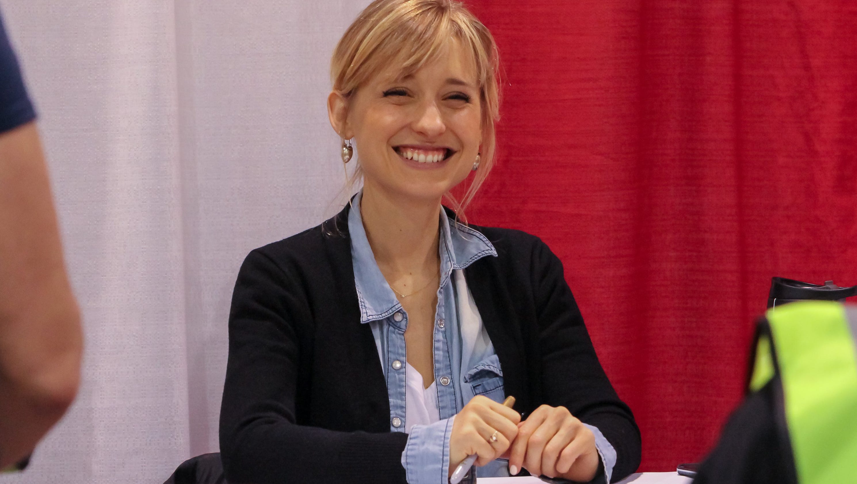 Smallville Star Allison Mack Charged With Sex