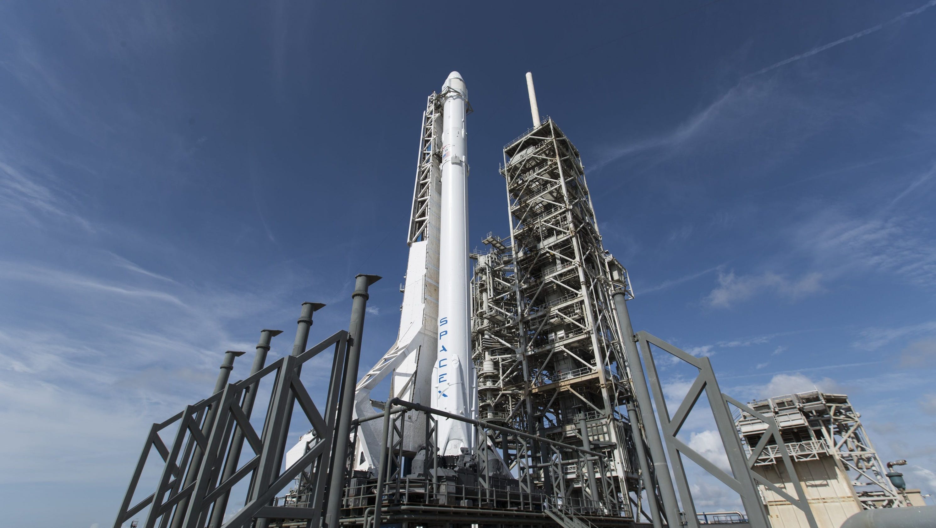 Live Stream: SpaceX's Falcon 9 launches at NASA’s Kennedy Space Center in Florida3200 x 1680