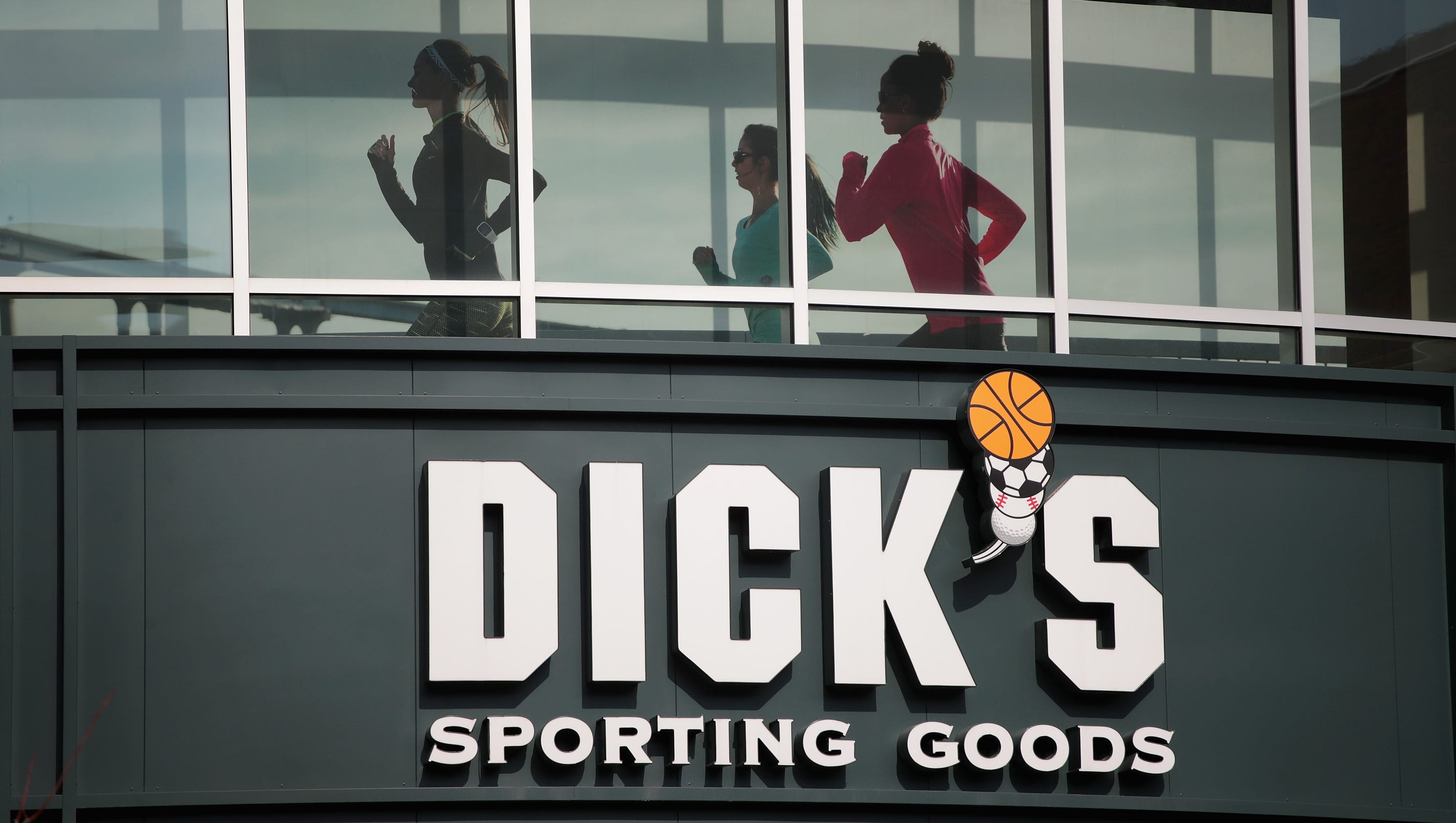 Dick S Sporting Goods Sued 18 Year Old Sues Over Gun Sale Ban