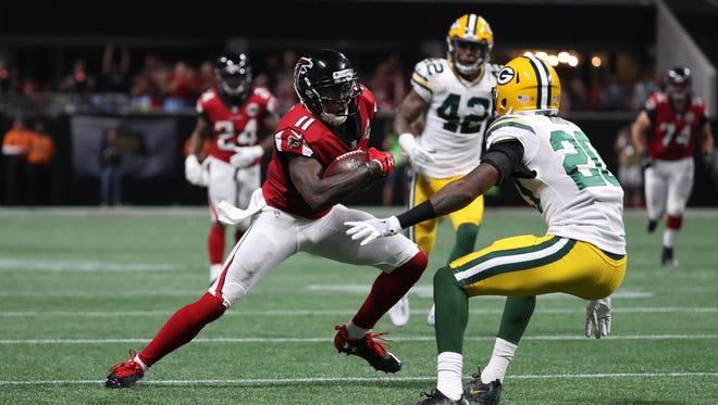 Atlanta Falcons wide receiver Julio Jones (11) makes a move against Green Bay Packers cornerback Kevin King (20) after a catch in the second quarter at Mercedes-Benz Stadium.