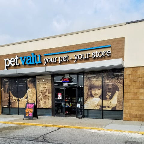 The new Pet Valu, located at  1052 Sagamore Pkwy W