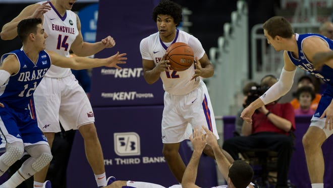 University of Evansville's Blake Simmons (50) pass the ball from the floor to teammate University of Evansville's Dru Smith (12) at the Ford Center on Saturday, Jan. 27, 2018. The Purple Aces defeated the Bulldogs 77-73.