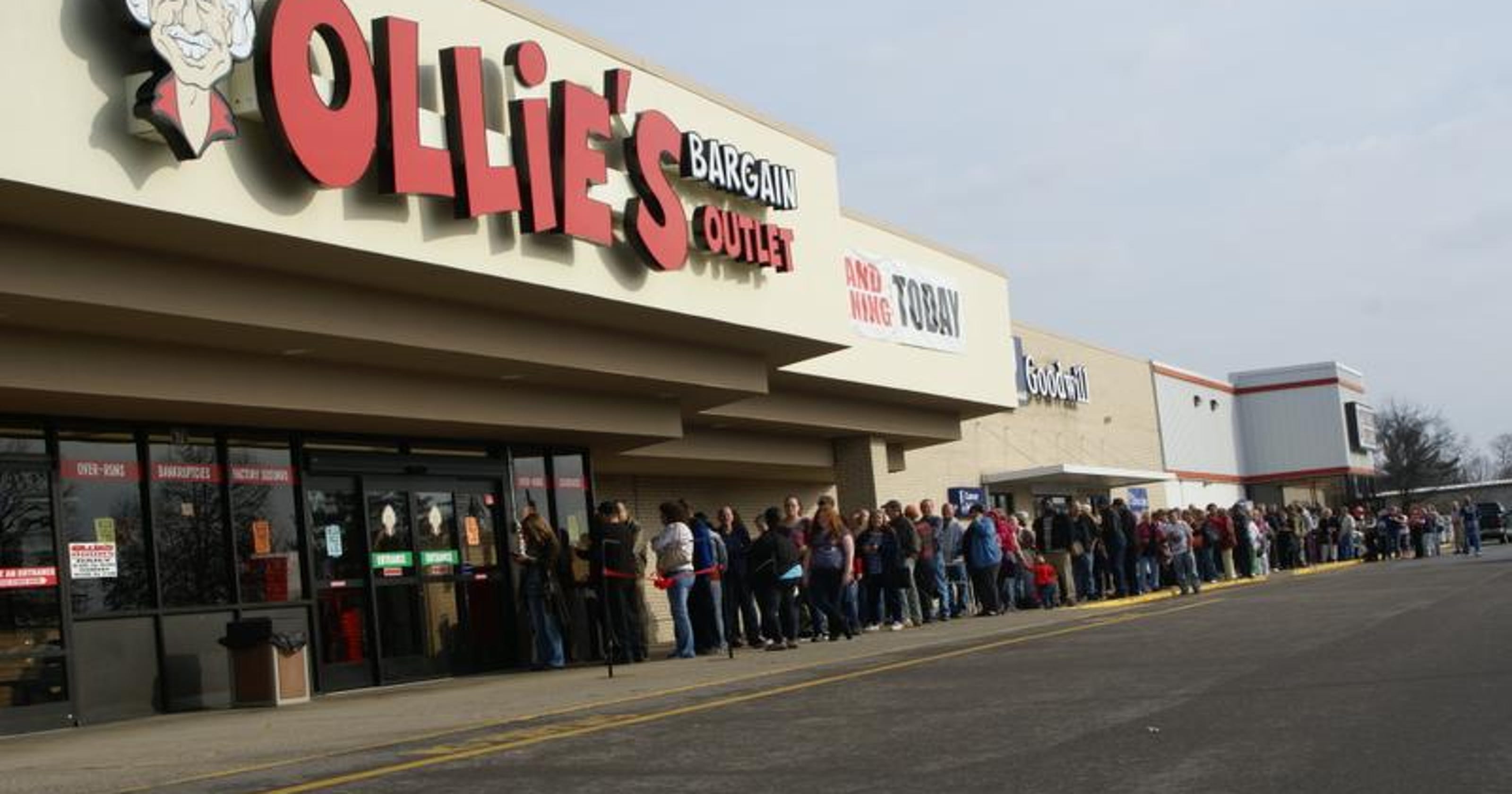 Ollie s store opening draws hundreds Ollie s store opening draws hundreds