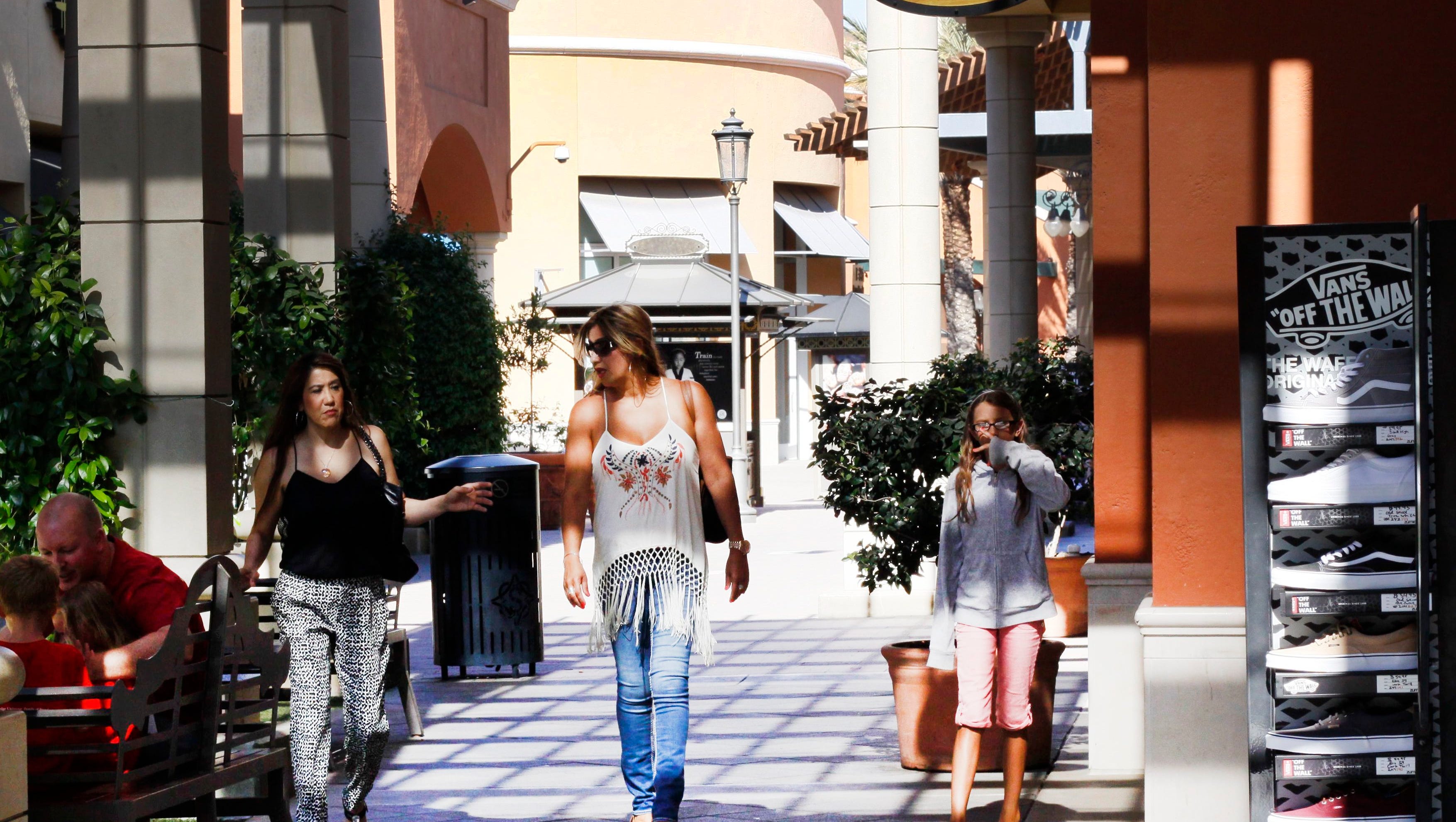 Macy S To Close 1 Of Its Stores In Simi Valley