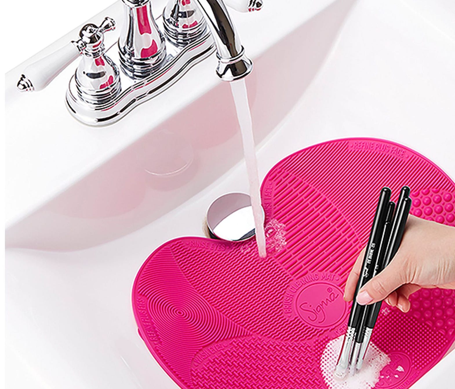 Your makeup brushes are loaded with deadly bacteria—Here's how to wash them