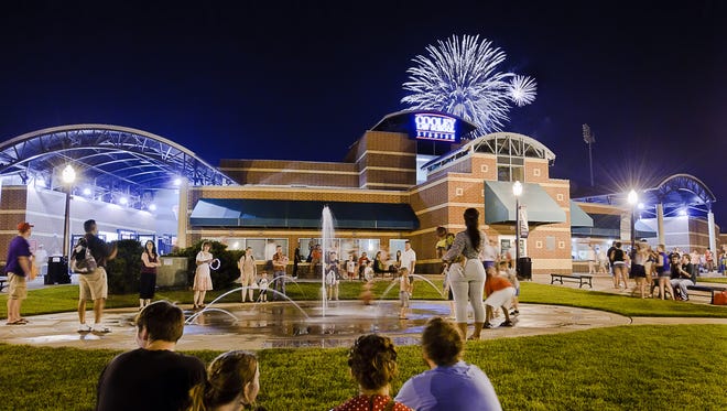 Fireworks Parades Return For Independence Day 2021 In Greater Lansing Events In Jackson Countyoregon In July 2022