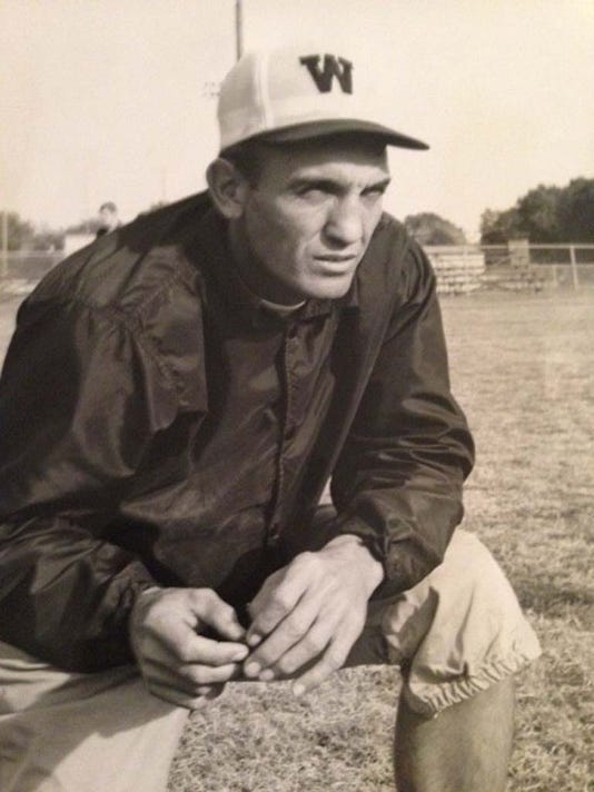 Prep coaching legend Elmer Ray dies