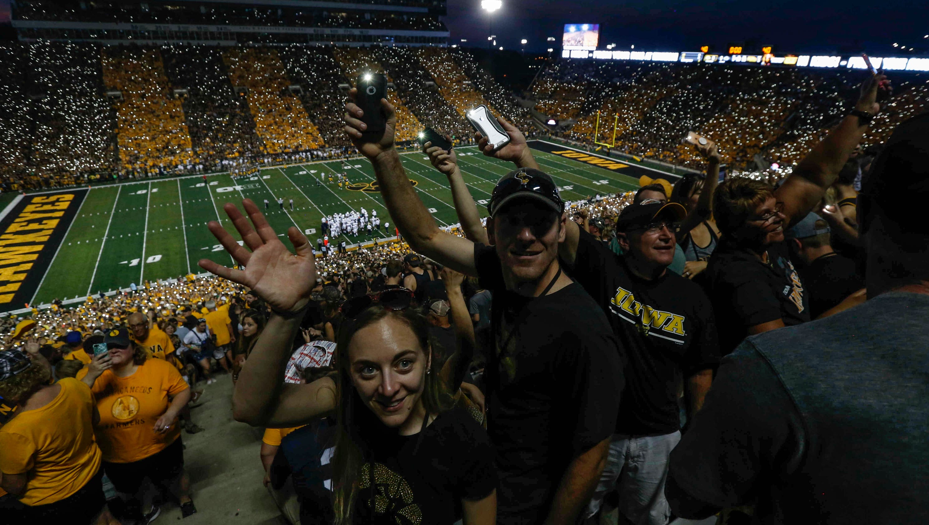 636417986365275497-Cell-lights-IowaFBvsPSU-2354.JPG