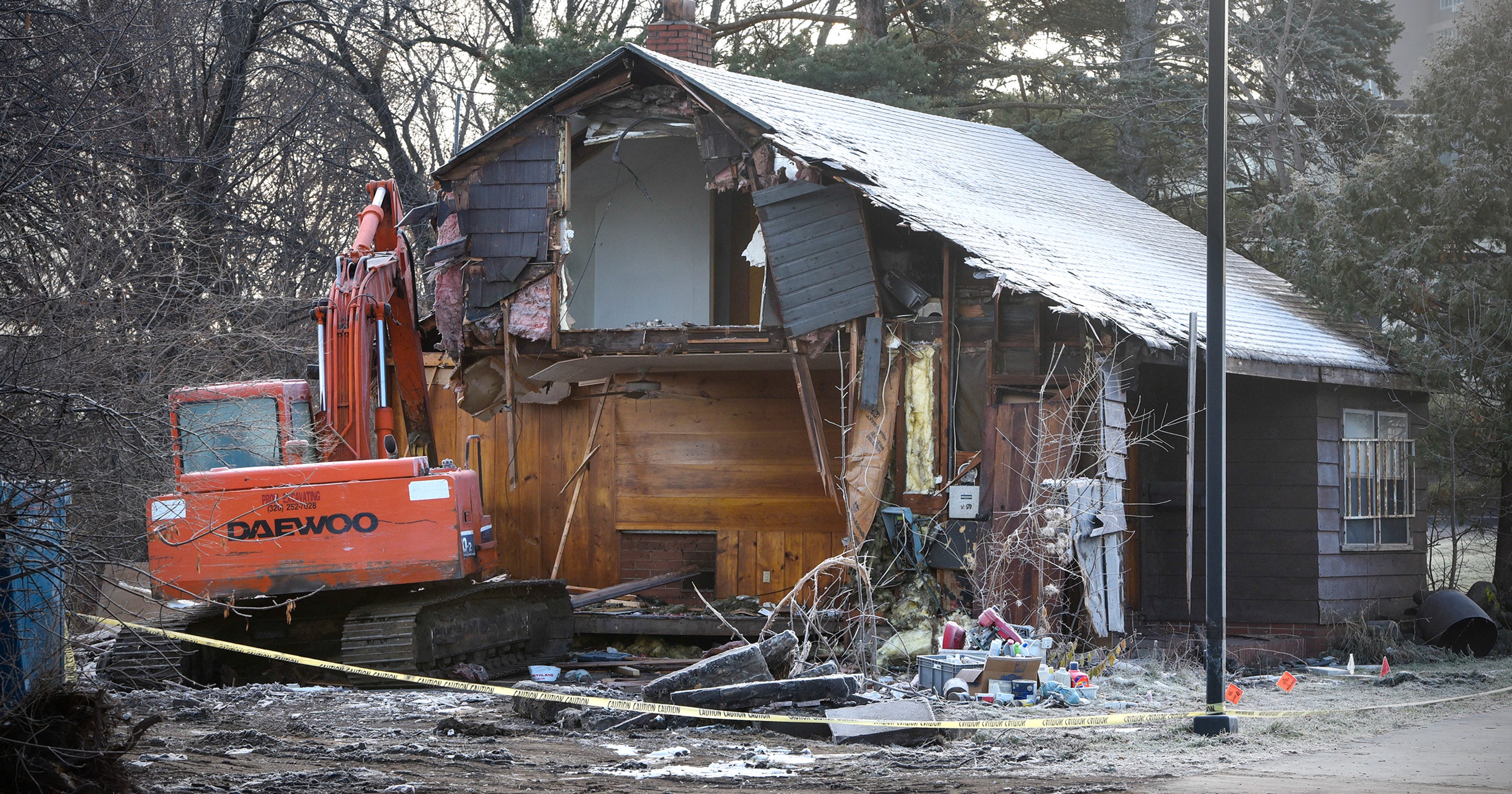City razes condemned house by Mississippi River