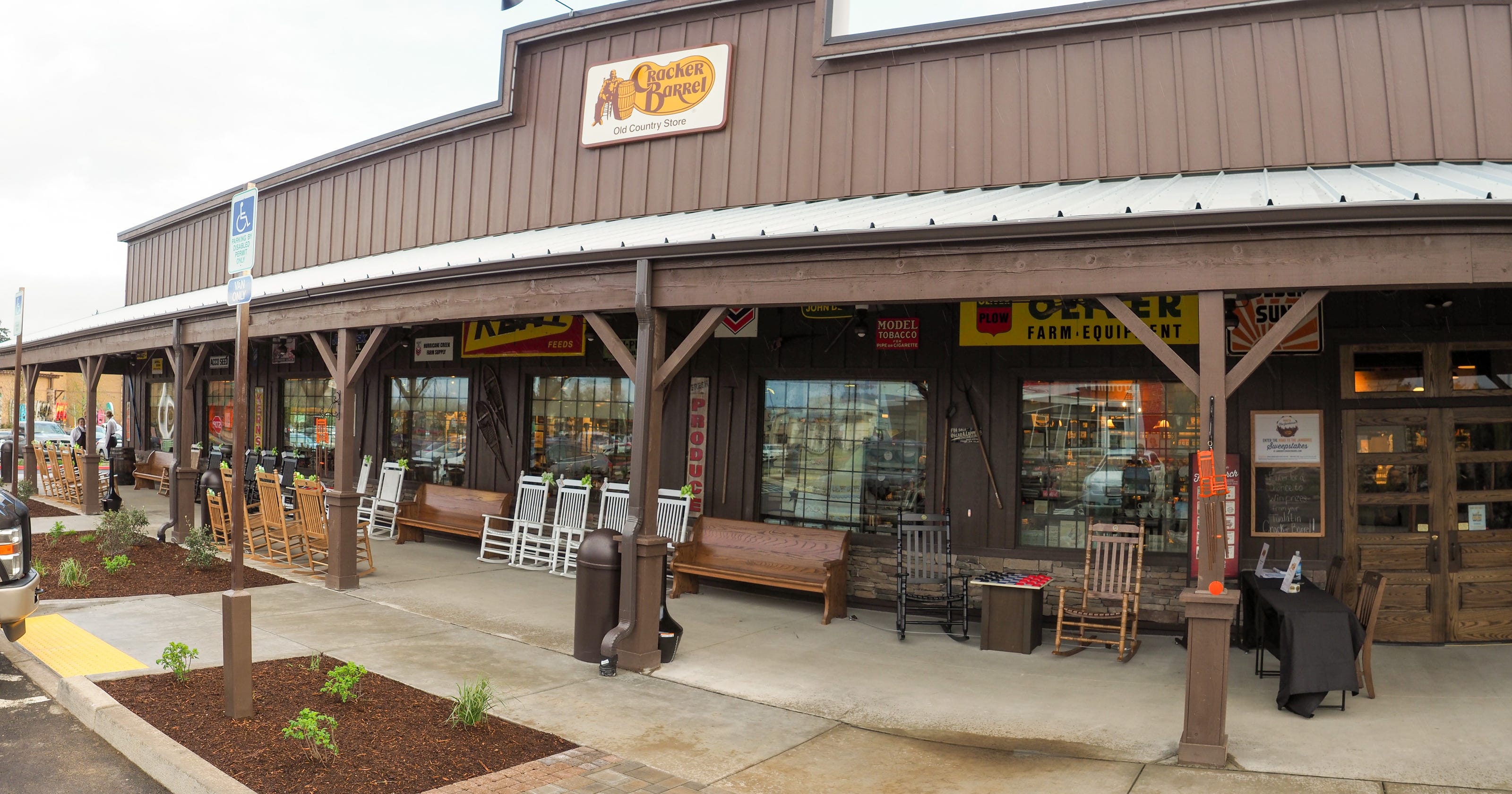 Cracker Barrel opens first West Coast location in Tualatin 