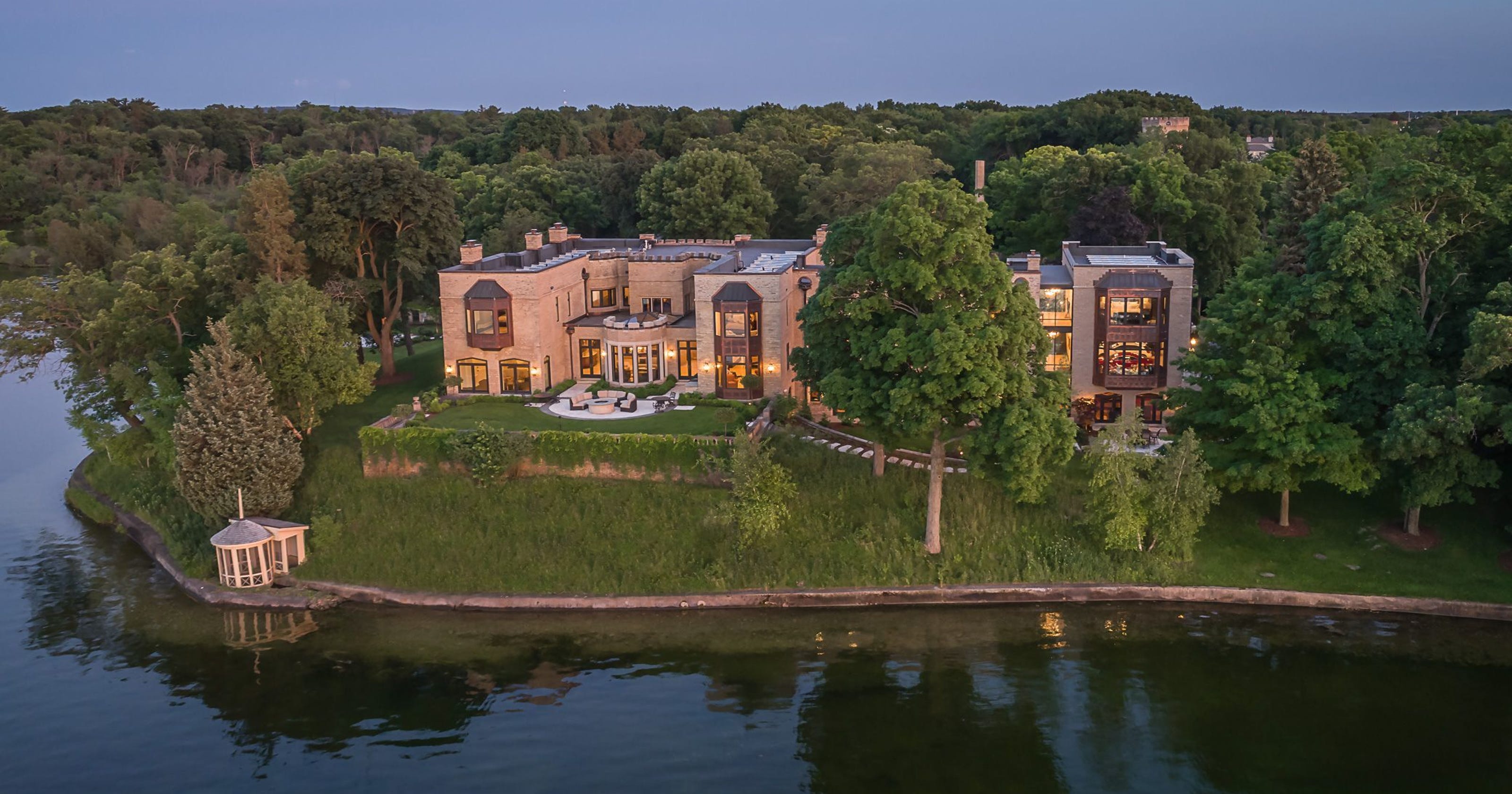 Oconomowoc mansion, headless body top stories in Lake Country in 2017