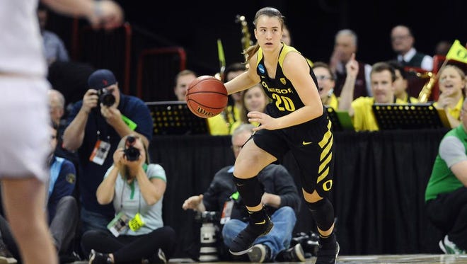 Sabrina Ionescu (20) and the Oregon women's basketball team is 4-0 in the Pac-12 this season after Sunday's win.