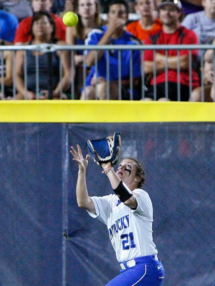 Kentucky softball falls 20 to Alabama in WCWS