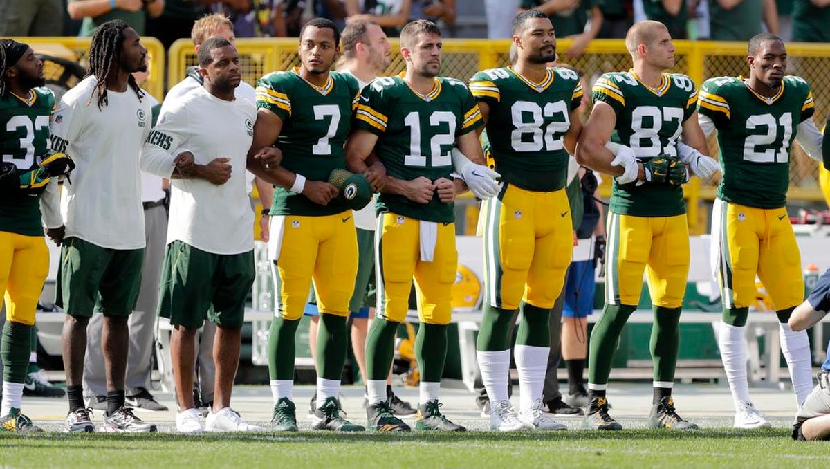 Aaron Rodgers Asks Packers Fans To Lock Arms In Unity During Anthem