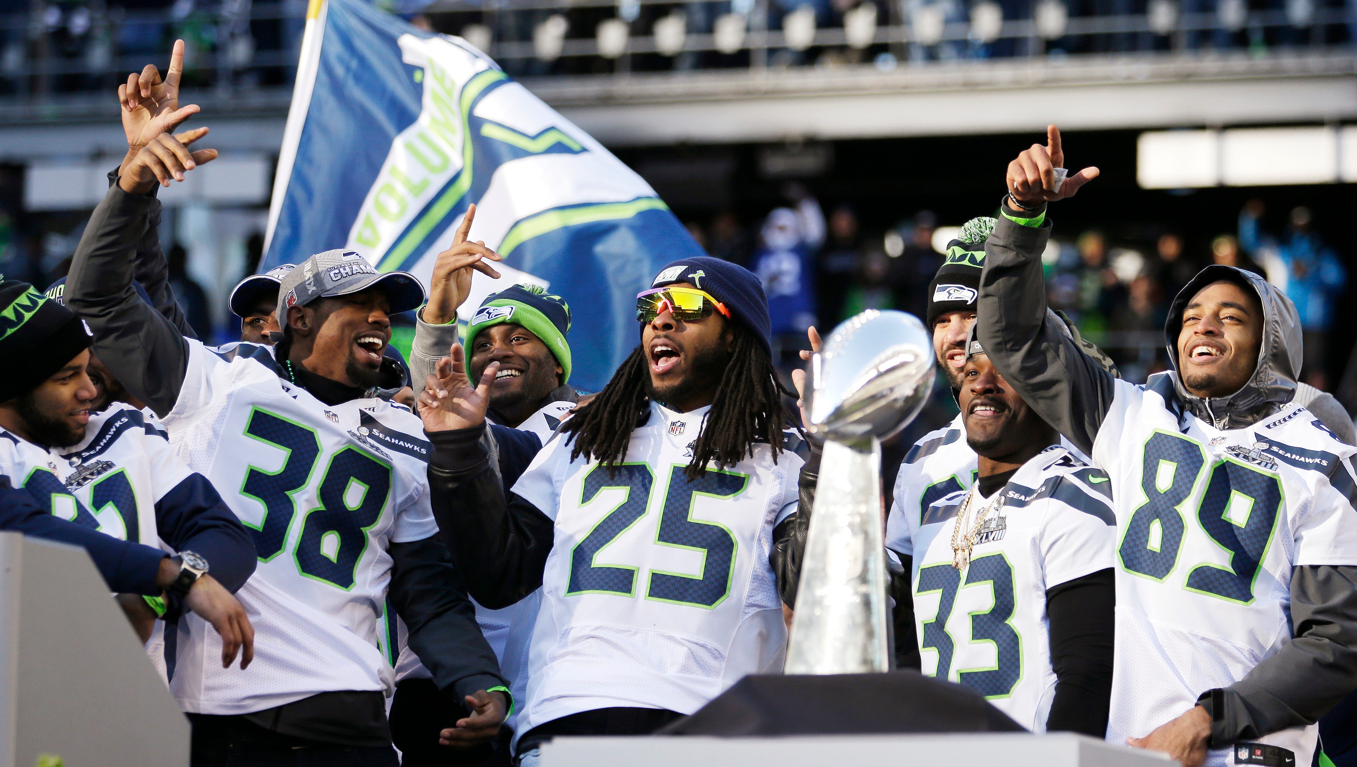 Cbs Nfl Marriage Extended To Thursday Nights In 2014