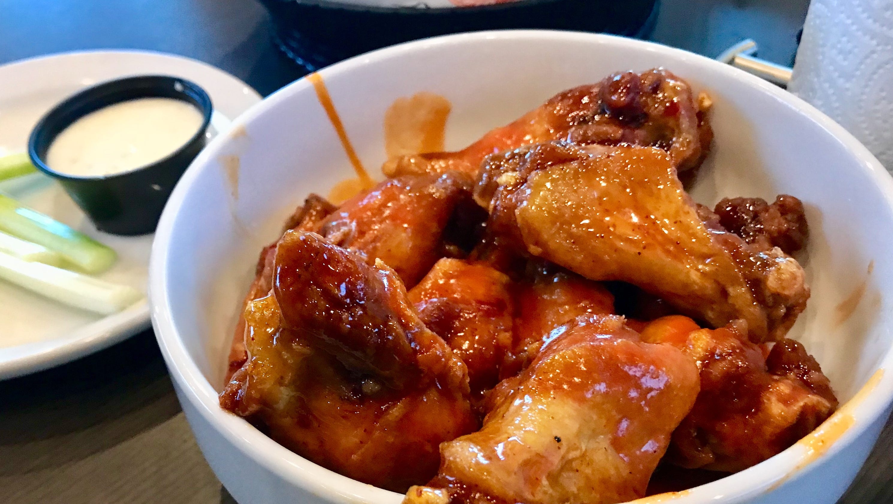 Buffalo Wings & Rings in Fort Myers is NOT that other guy — JLB review