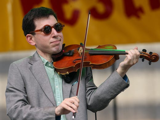 Aaron Weinstein on violin joined legendary guitarist