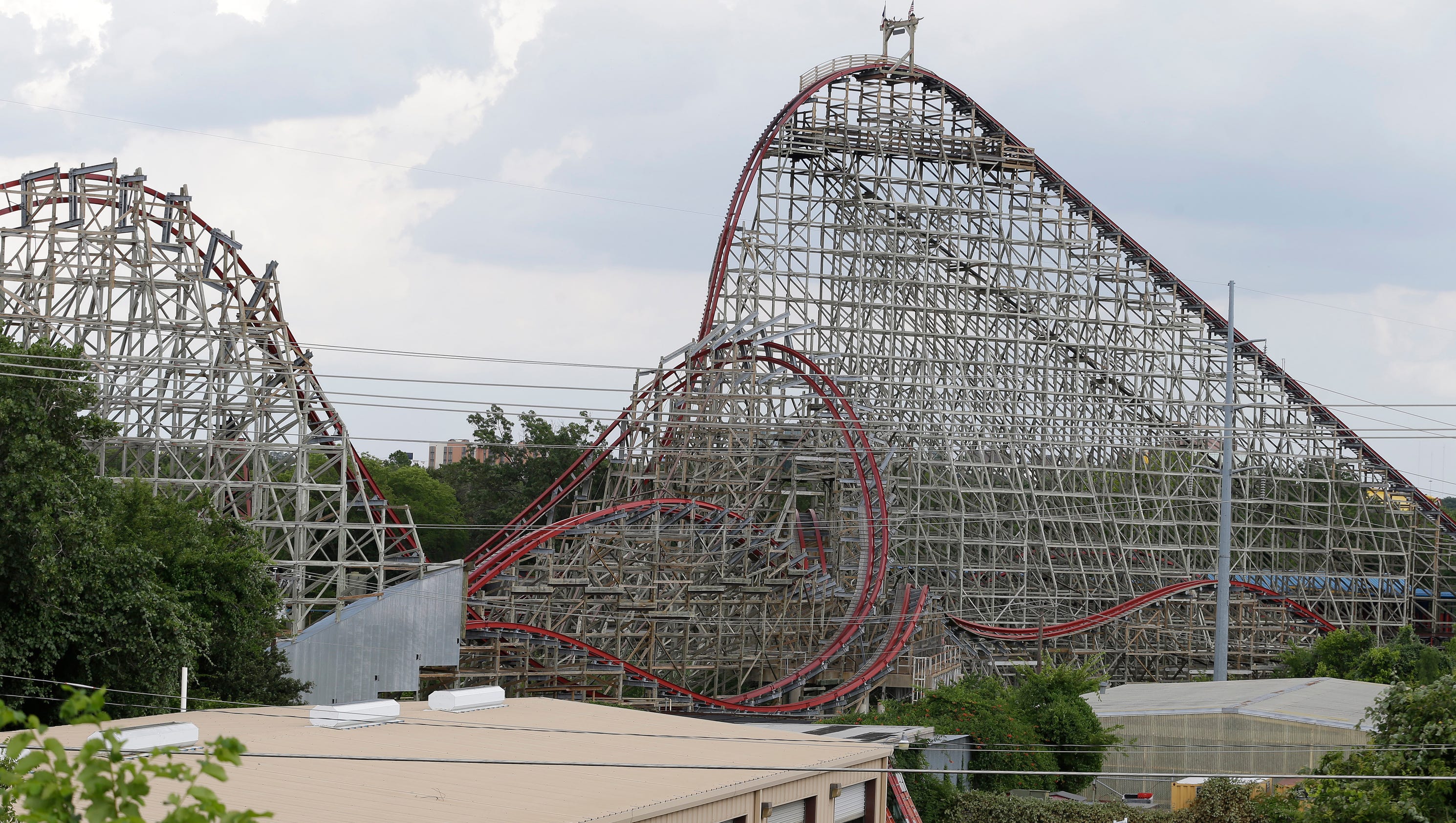 Six Flags settles in woman's rollercoaster death