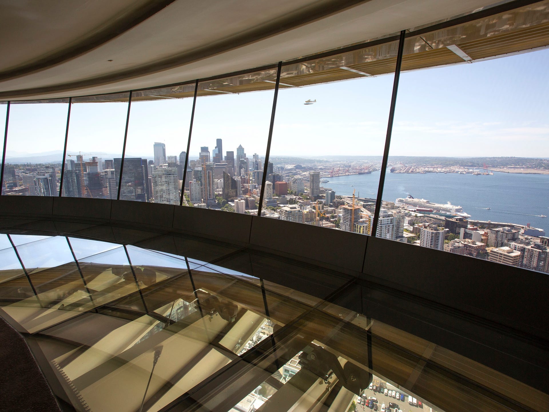 Seattle Space Needle wows visitors with new rotating glass floor