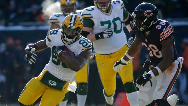 Green Bay Packers running back Ty Montgomery (88) bursts through the Chicago Bears defense for a 36 yard gain.