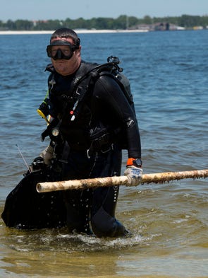 Volunteer diver Kuris Freeland brings in a load of