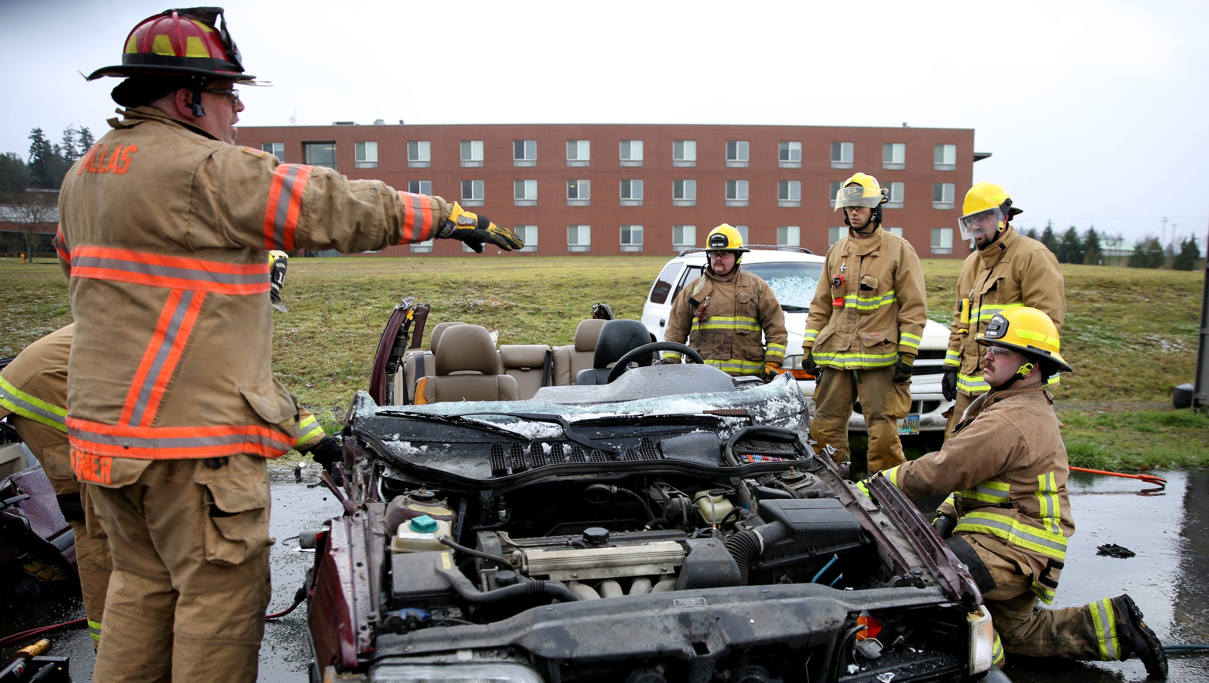 Hundreds of Oregon firefighters train in free, annual winter fire school