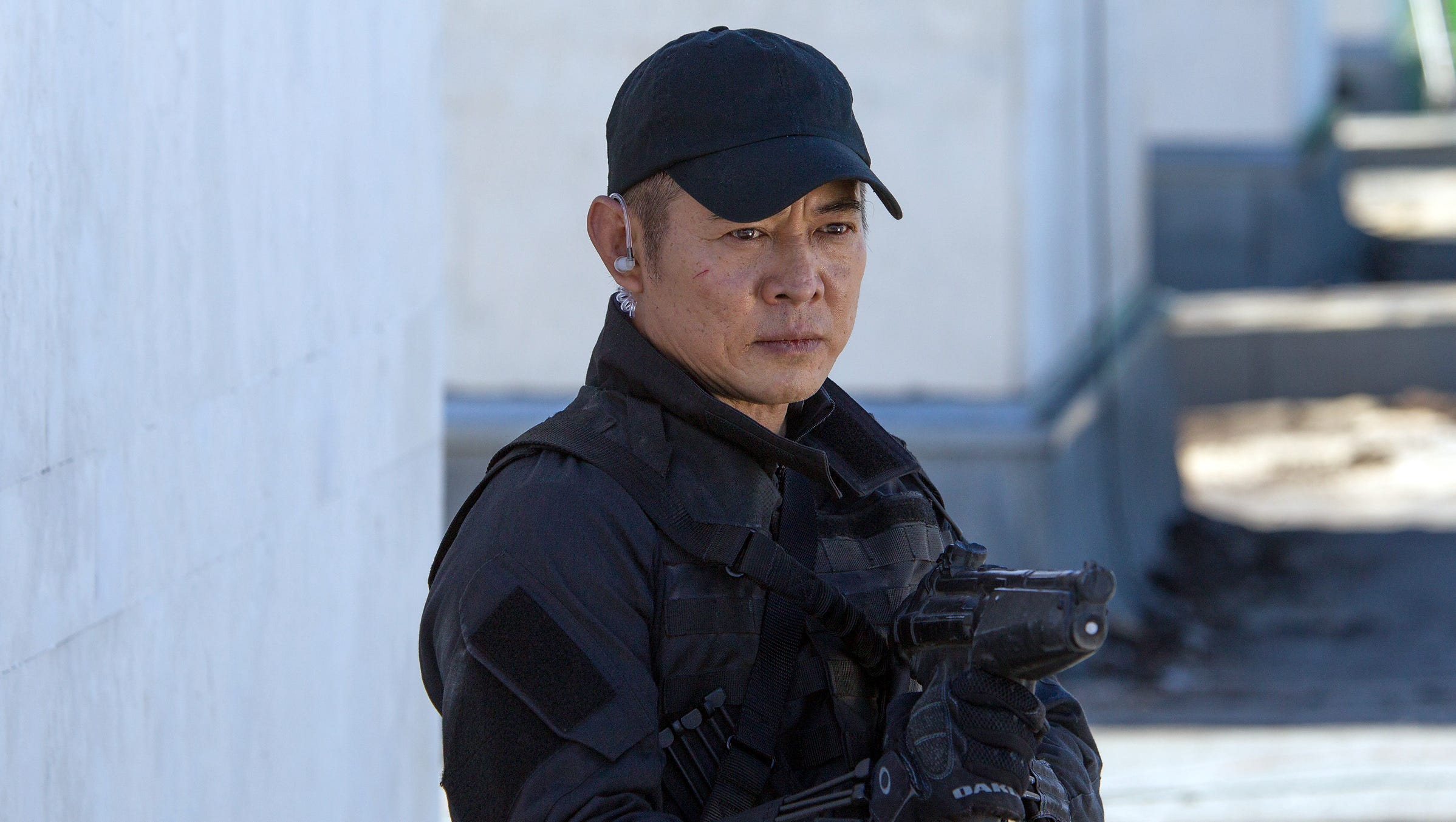 Mulan Jet Li Returns To Film After Four Years As Powerful Emperor