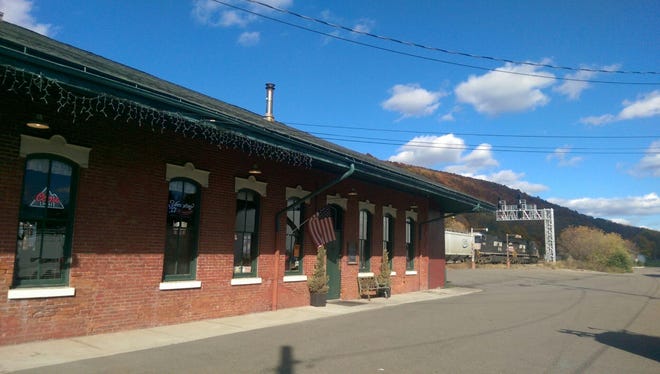Bill's Restaurant is located by the Erie Lackawanna Railway. Customers regularly see trains pass by the restaurant.