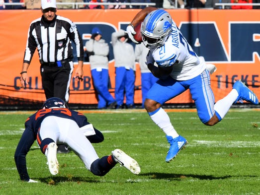 Detroit Lions running back Ameer Abdullah breaks the