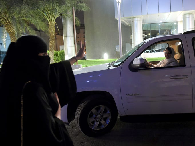A Saudi woman flashes a sign of support to Samar Al-Moqren