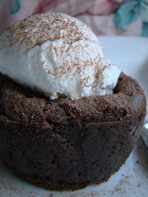 Lava Cake [Photo by John Cummings (Own work) [CC BY-SA 2.0 (http://creativecommons.org/licenses/by-sa/2.0)], via Wikimedia Commons]