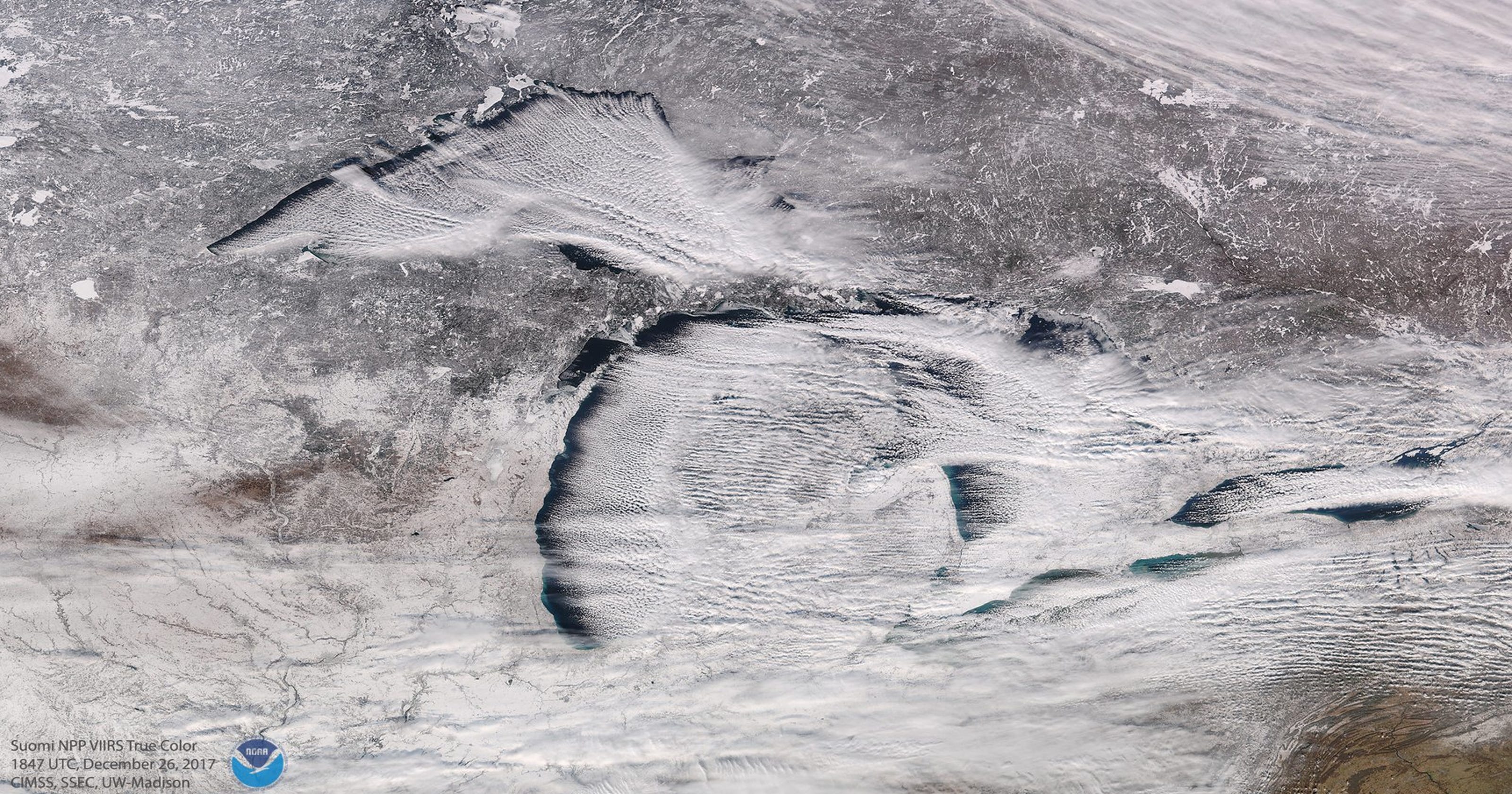 Stunning satellite image shows lake effect snow over Great Lakes