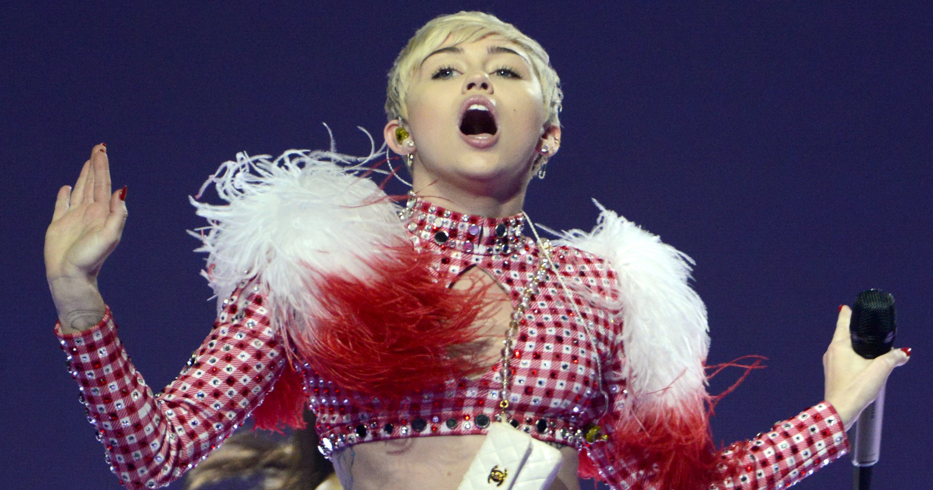 Miley Cyrus Hospitalized After Suffering Allergic Reaction 