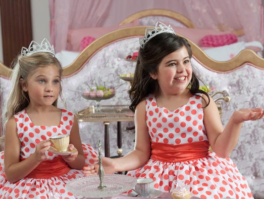 Sophia Grace And Rosie Pick Their Top Spots In England 