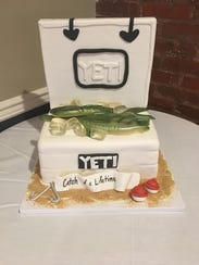 nikki told vinnie kim likes he who rutkowski stephanie groom created cake custom