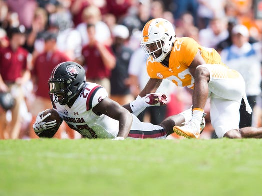 Tennessee defensive back Micah Abernathy (22) takes