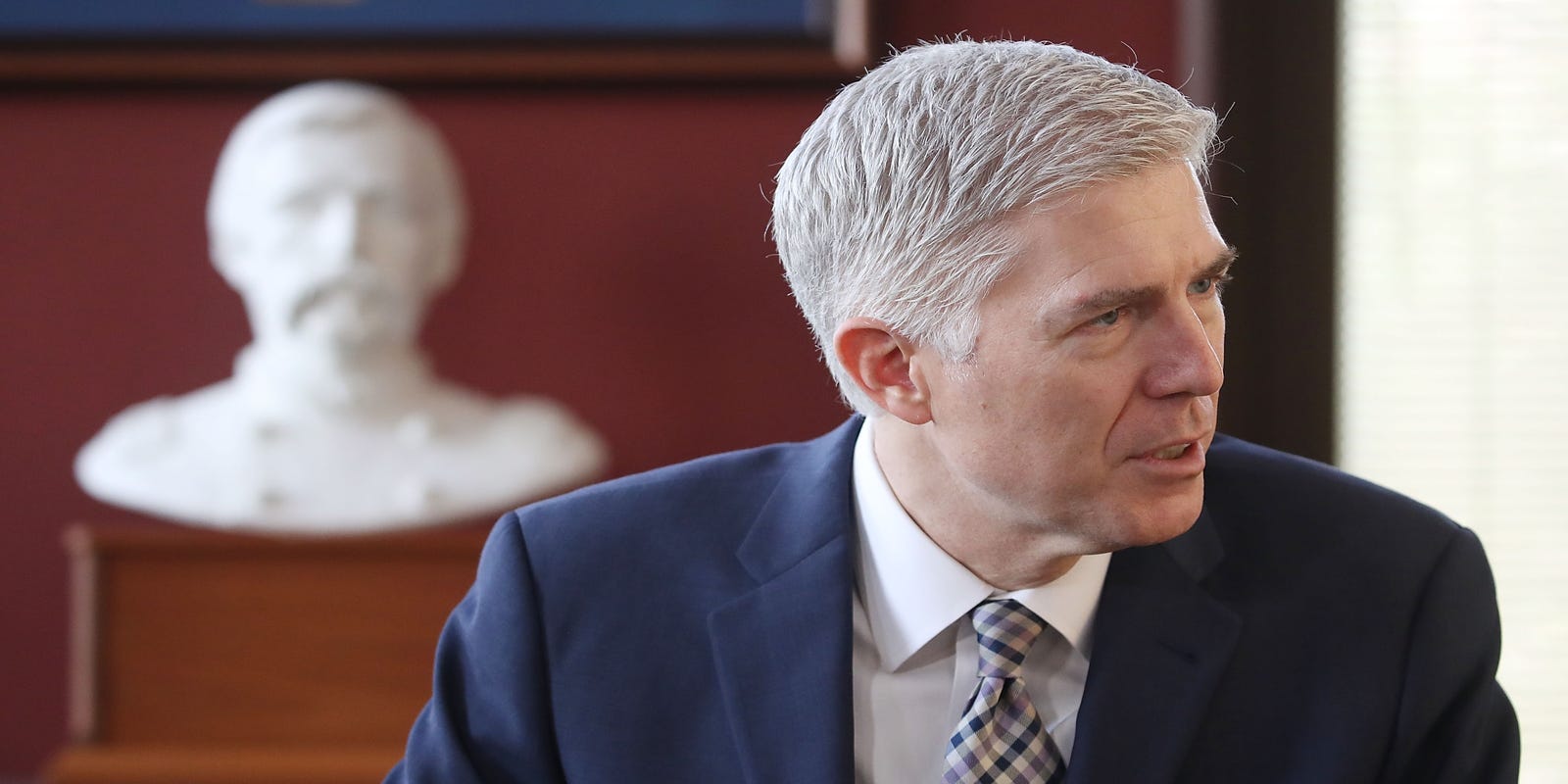 Colorado S Neil Gorsuch Carries The Weight Of Washington