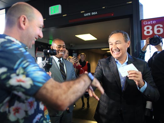 United Airlines CEO Oscar Munoz welcomes one of the