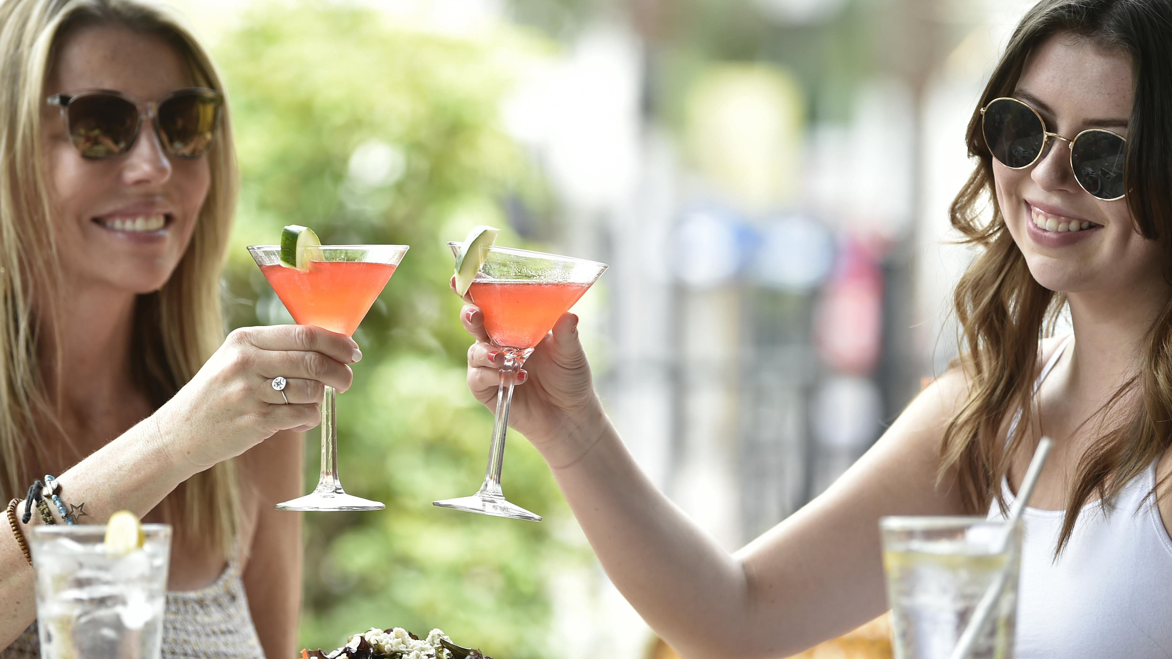 Best happy hour specials at downtown Sarasota restaurants and bars