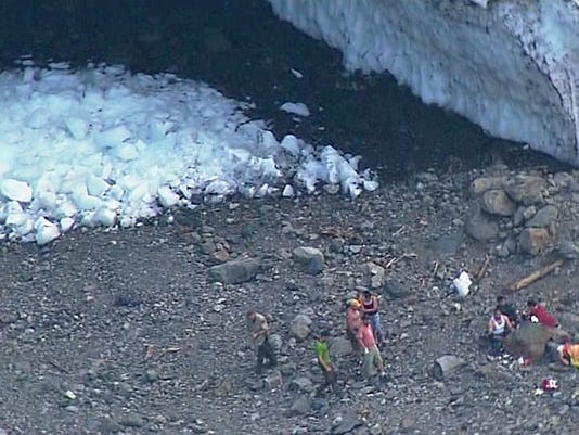 1 dead, 4 hurt in collapse at Wash. ice caves