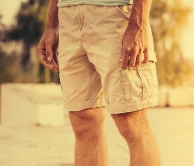 Man wearing cargo shorts and flip flops s