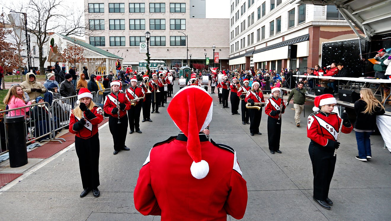 Despite chill, thousands attend annual Christmas parade in downtown