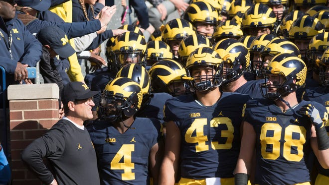 Michigan is among the teams that does not wear alternate helmets.