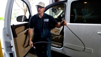Ben Wilder removes a cord from a vehicle at the Tennessee Vehicle Inspection Center in Murfreesboro in this April 2015 photo.