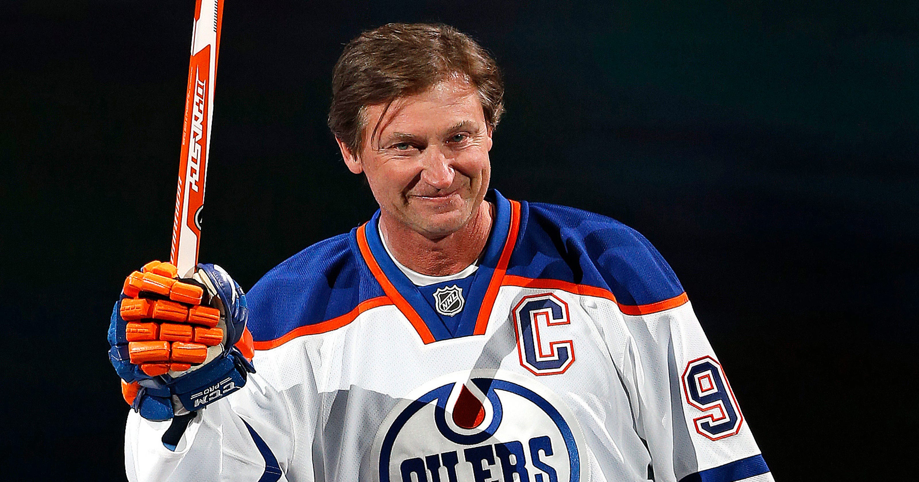 Wayne Gretzky to hit the ice in Oilers alumni game against Jets