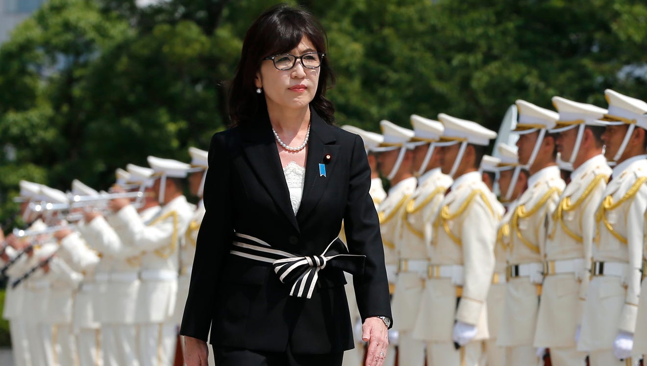 Женщина нато. Министр обороны Японии Ясукадзу Хамада. Министр обороны Японии женщина. Томоми Инада. Японии Томоми.